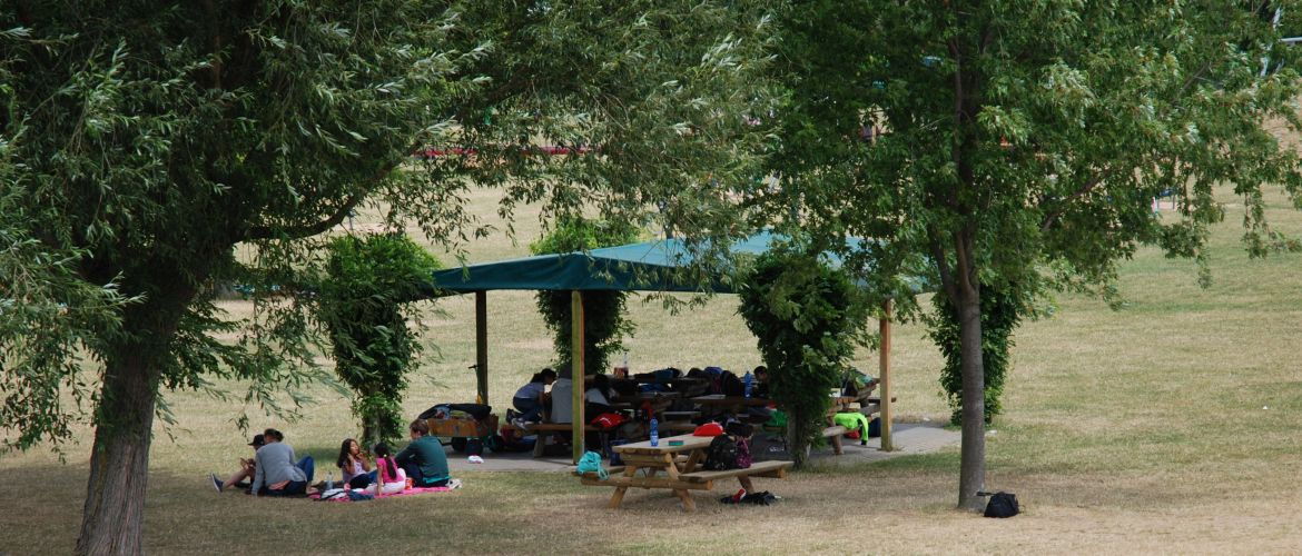 Ansicht eines Überdachten Picknick-Bereiches im Bubenheimer Spieleland